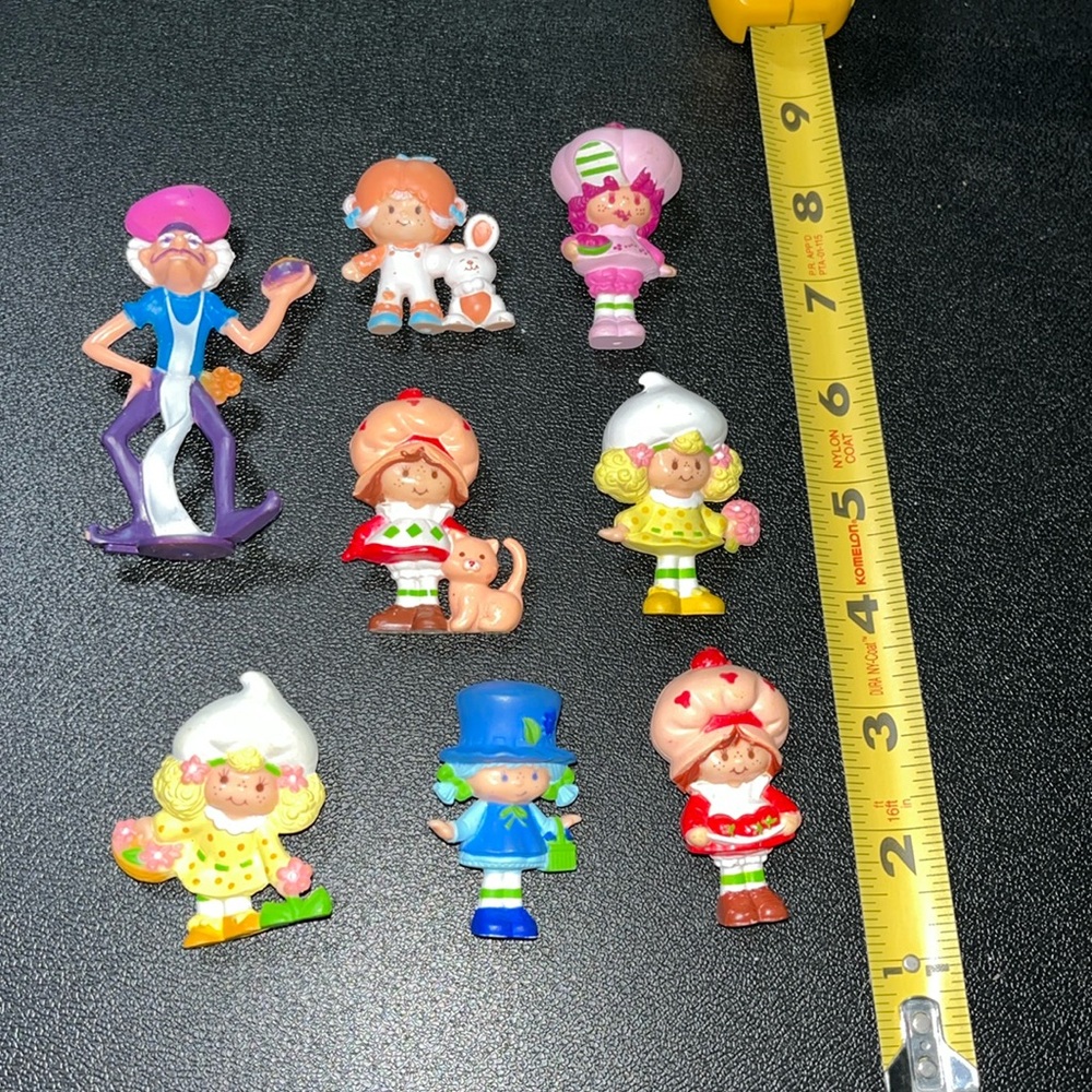 8 Vintage Strawberry Shortcake and friends ..purple pie man blueberry Very Nice